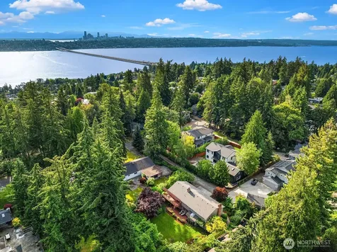 2958 72nd Avenue SE Mercer Island WA 98040