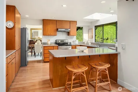 2958 72nd Avenue SE Mercer Island WA 98040