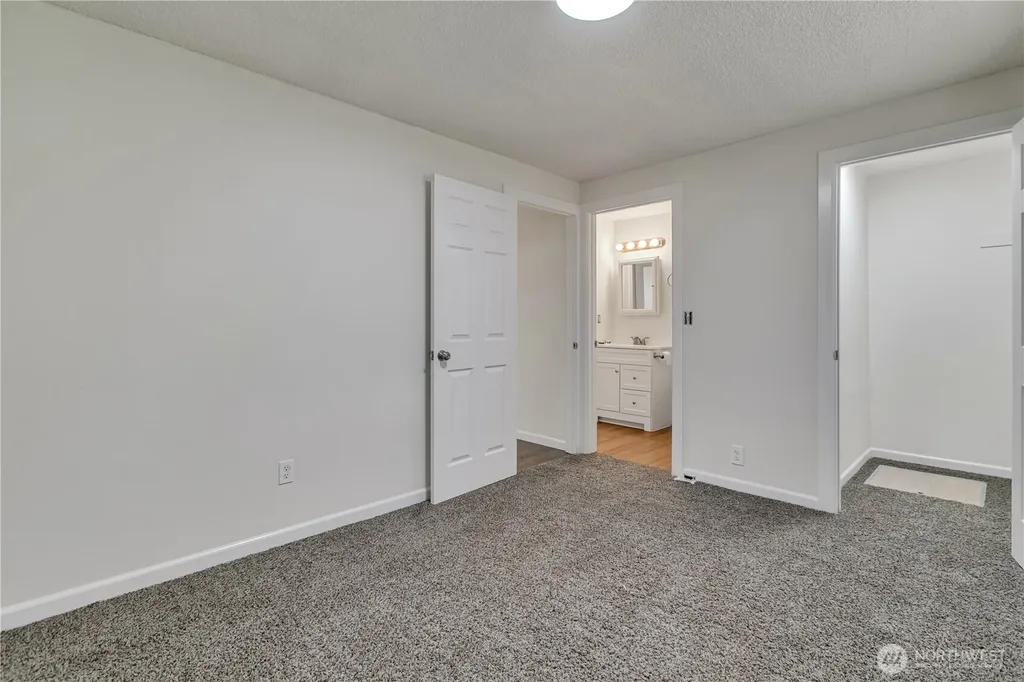 348 NE Holly Leaf Lane Bremerton WA 98311