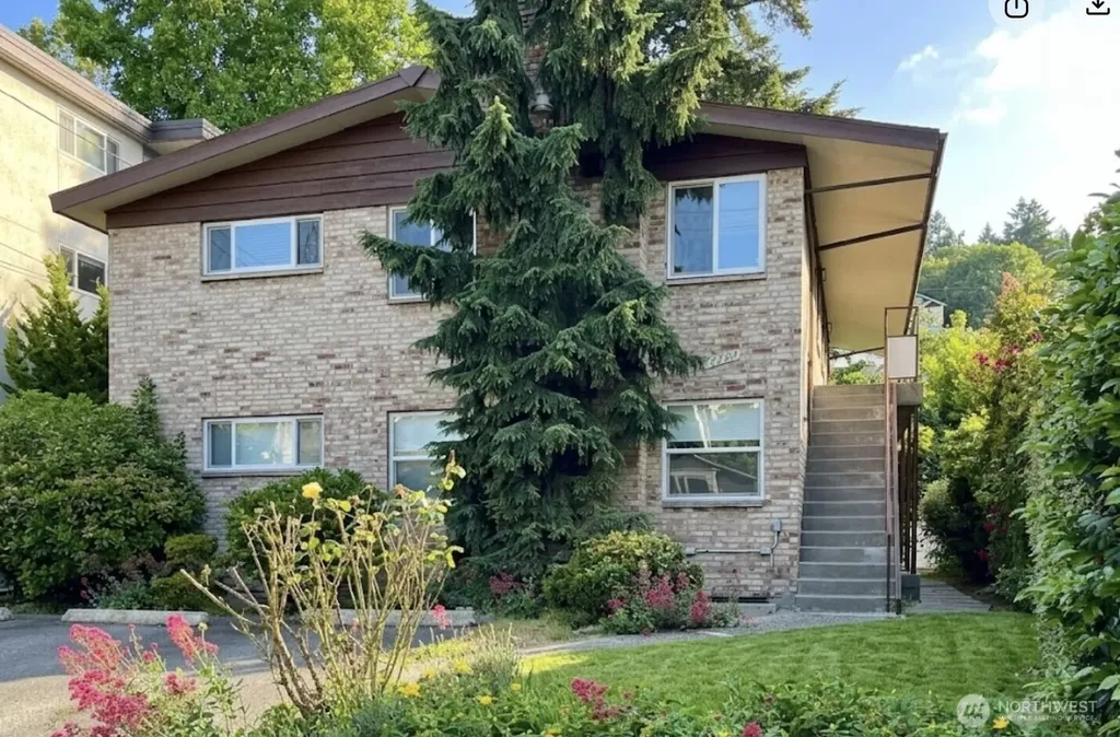 6746 24th Avenue NW Seattle WA 98117