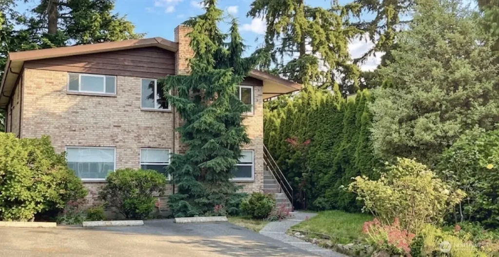 6746 24th Avenue NW Seattle WA 98117