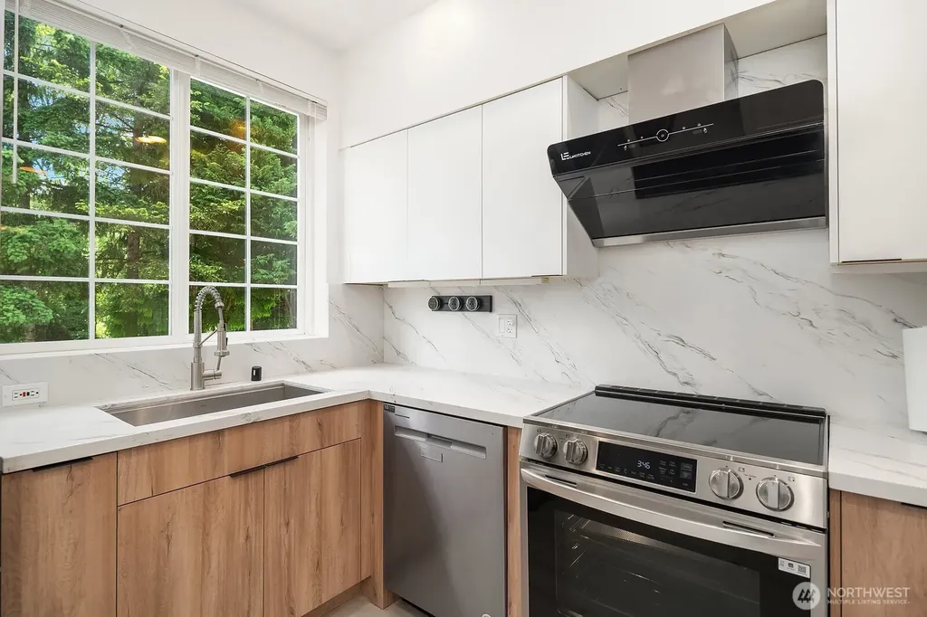 2020 132nd Avenue SE Bellevue WA 98005