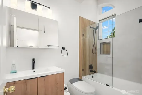 2020 132nd Avenue SE Bellevue WA 98005