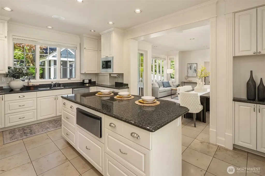5506 NE Penrith Road Seattle WA 98105