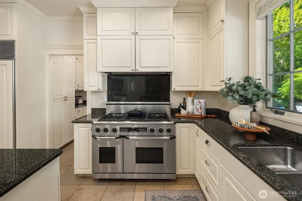 5506 NE Penrith Road Seattle WA 98105