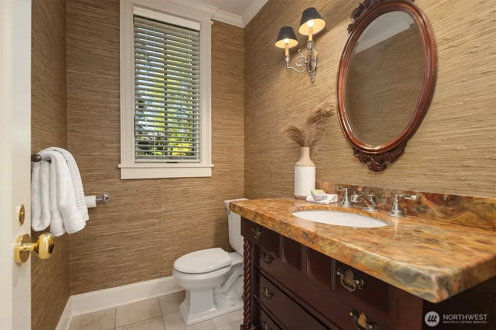 5506 NE Penrith Road Seattle WA 98105