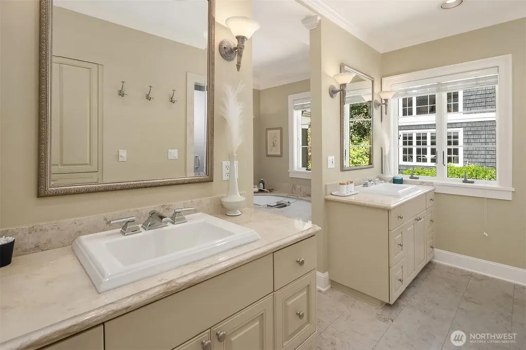 5506 NE Penrith Road Seattle WA 98105