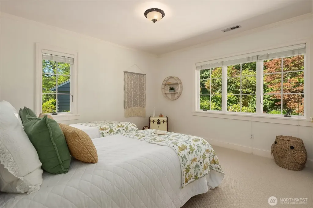 5506 NE Penrith Road Seattle WA 98105