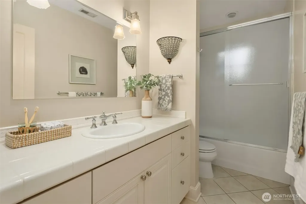 5506 NE Penrith Road Seattle WA 98105