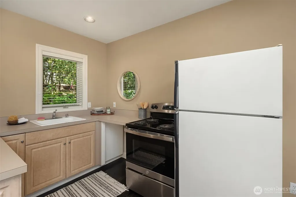 5506 NE Penrith Road Seattle WA 98105