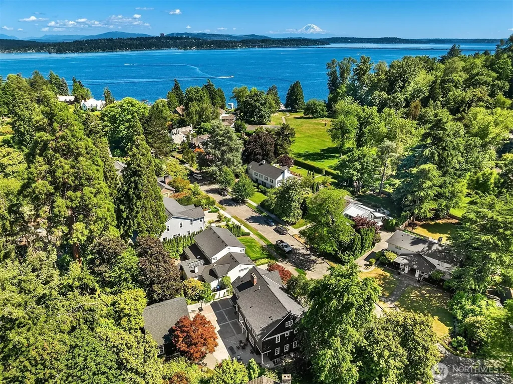 5506 NE Penrith Road Seattle WA 98105