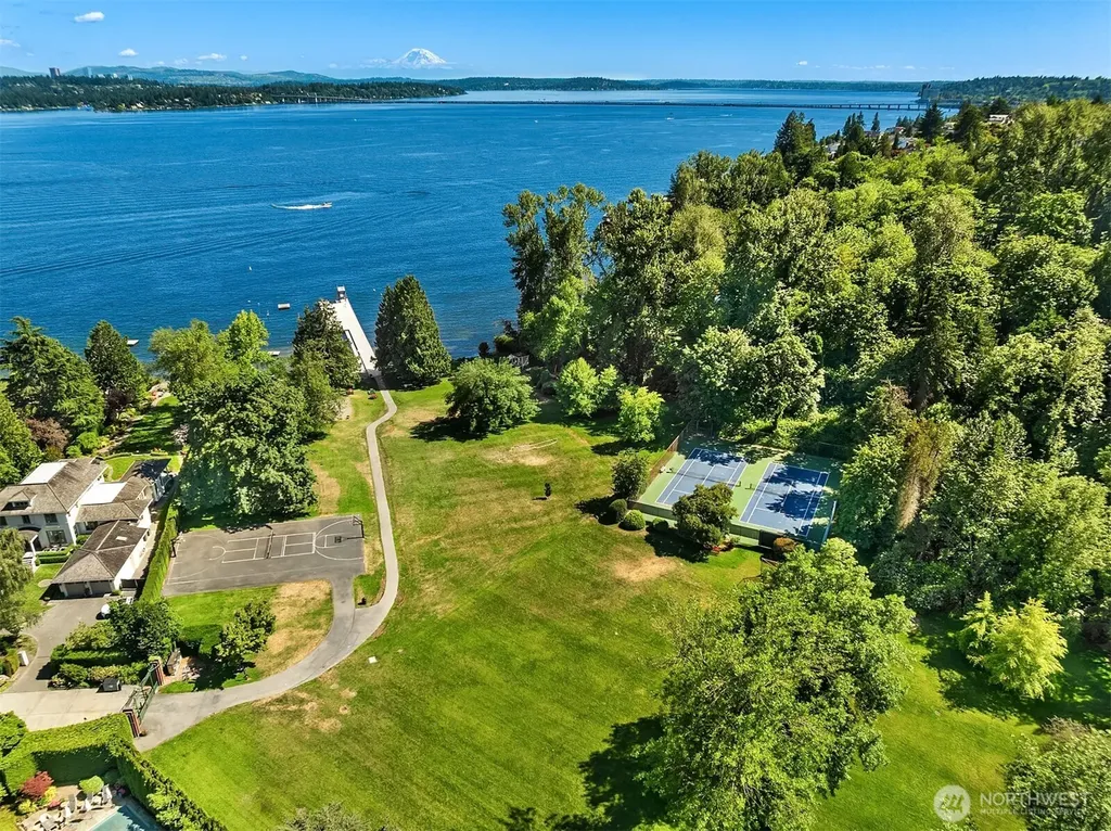 5506 NE Penrith Road Seattle WA 98105