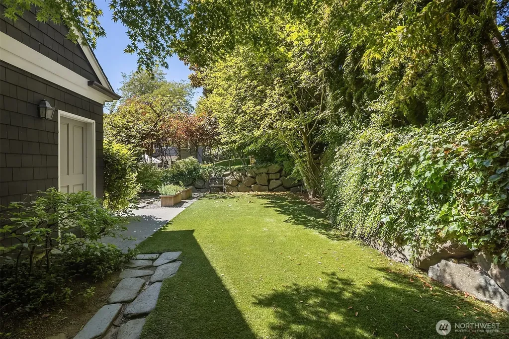 5506 NE Penrith Road Seattle WA 98105