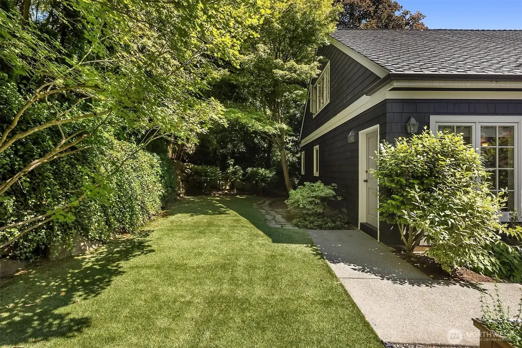 5506 NE Penrith Road Seattle WA 98105
