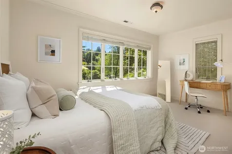 5506 NE Penrith Road Seattle WA 98105