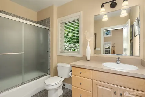 5506 NE Penrith Road Seattle WA 98105