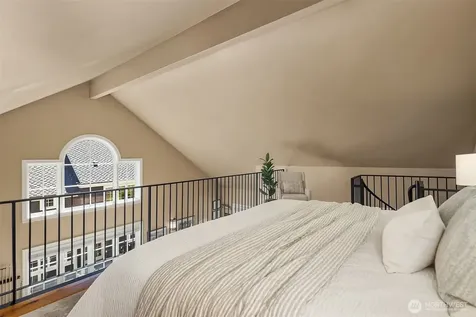5506 NE Penrith Road Seattle WA 98105