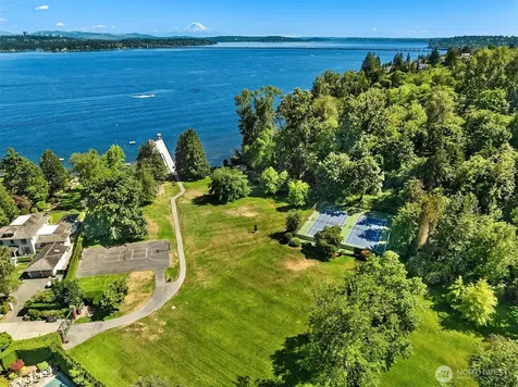 5506 NE Penrith Road Seattle WA 98105
