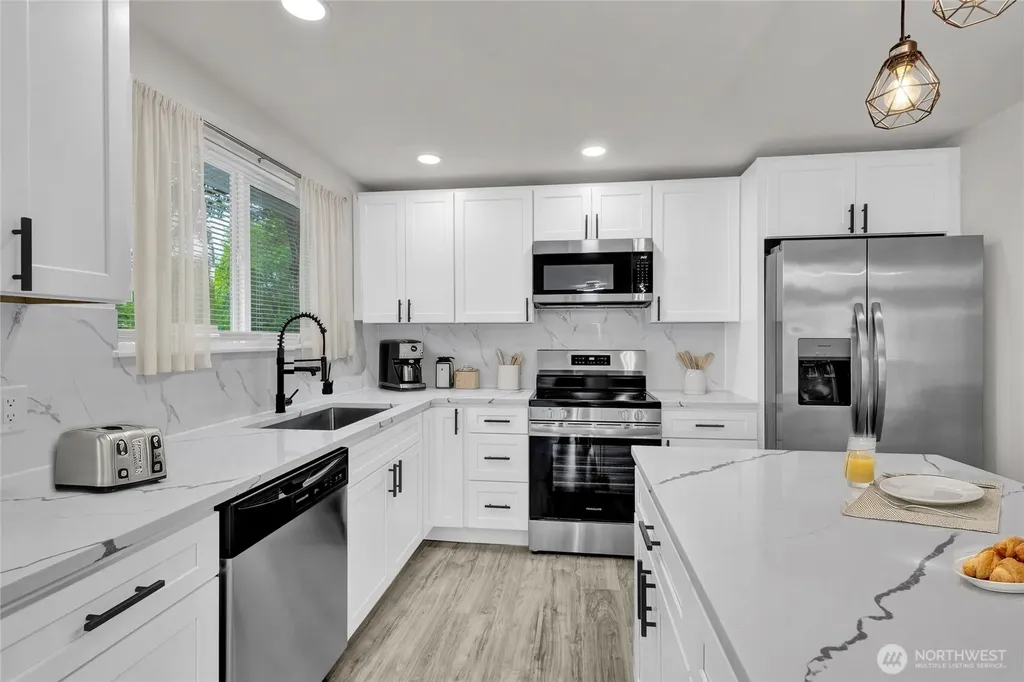 20002 208th Avenue SE Renton WA 98058