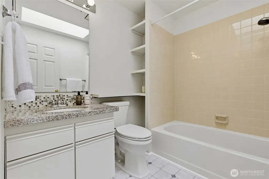 31074 9th Avenue S Federal Way WA 98003