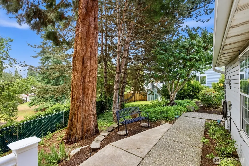 31074 9th Avenue S Federal Way WA 98003