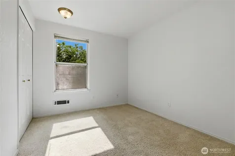 31074 9th Avenue S Federal Way WA 98003