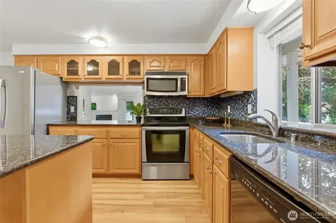 31074 9th Avenue S Federal Way WA 98003