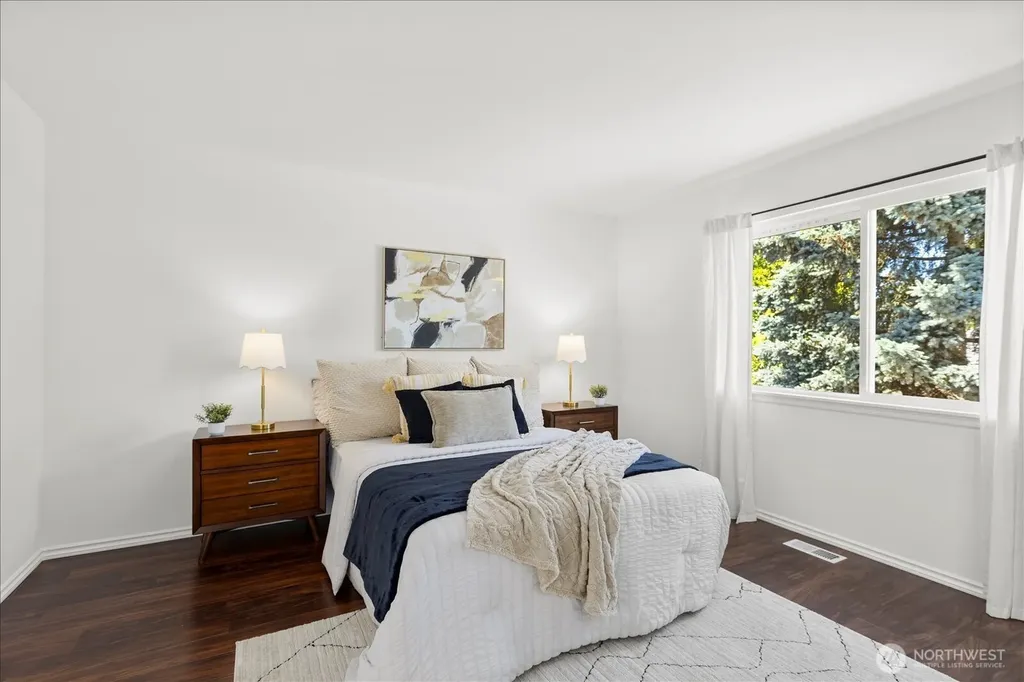 1828 NE Serpentine Place Shoreline WA 98155