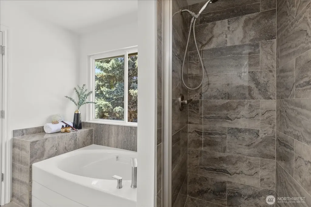 1828 NE Serpentine Place Shoreline WA 98155