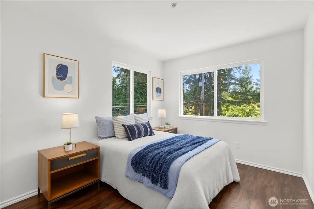 1828 NE Serpentine Place Shoreline WA 98155