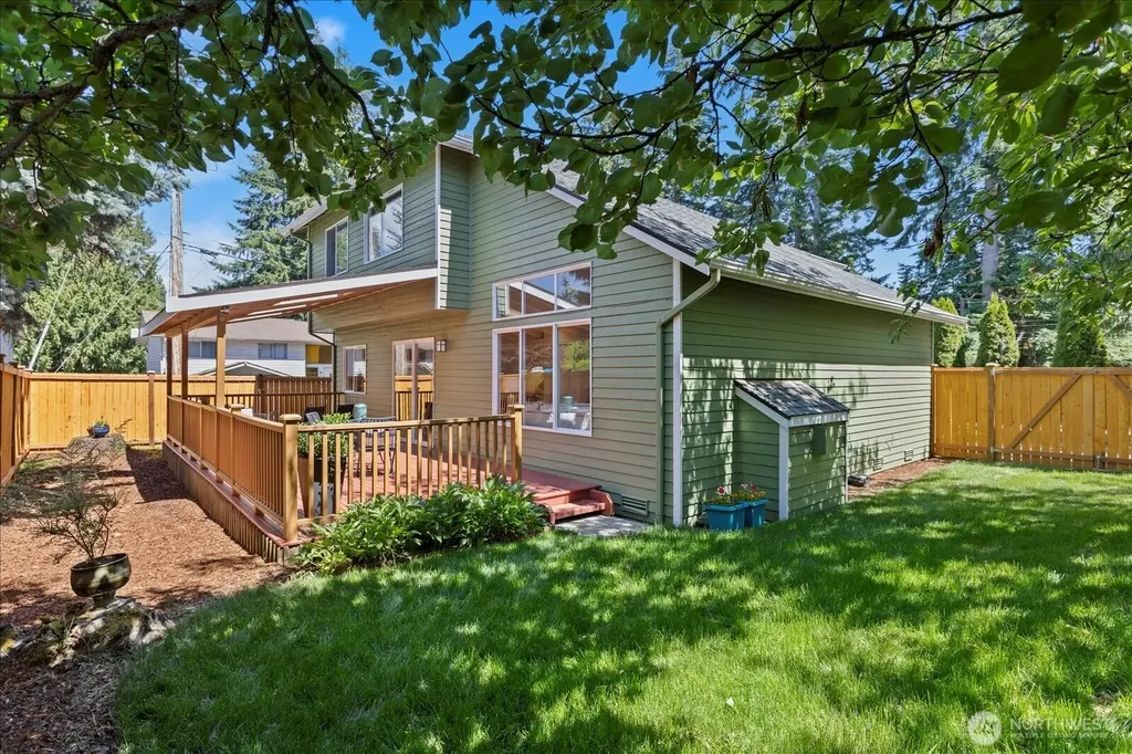 1828 NE Serpentine Place Shoreline WA 98155