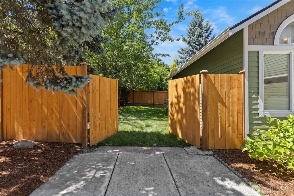 1828 NE Serpentine Place Shoreline WA 98155