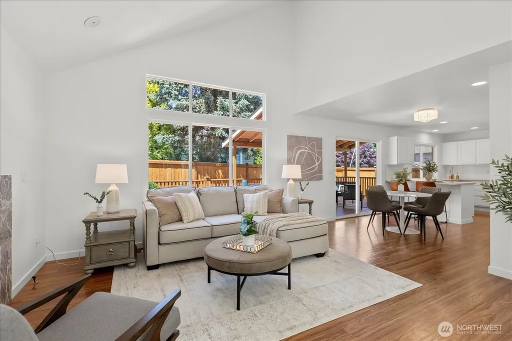 1828 NE Serpentine Place Shoreline WA 98155