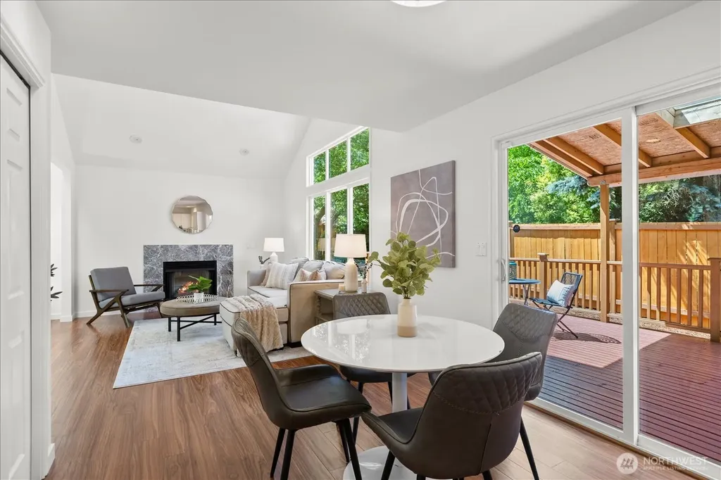 1828 NE Serpentine Place Shoreline WA 98155