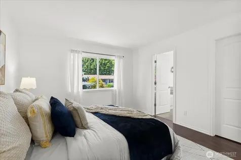 1828 NE Serpentine Place Shoreline WA 98155