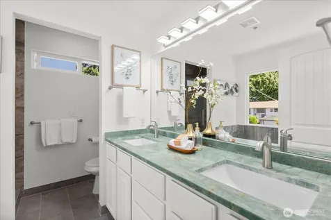 1828 NE Serpentine Place Shoreline WA 98155