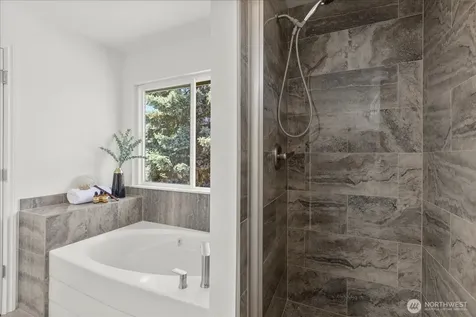 1828 NE Serpentine Place Shoreline WA 98155