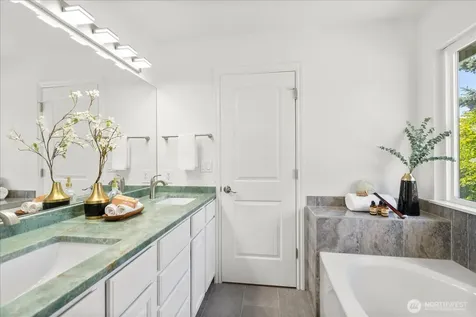 1828 NE Serpentine Place Shoreline WA 98155