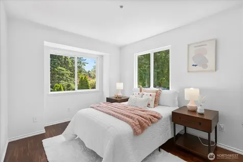 1828 NE Serpentine Place Shoreline WA 98155