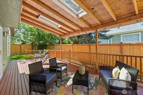 1828 NE Serpentine Place Shoreline WA 98155