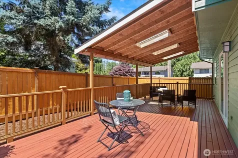 1828 NE Serpentine Place Shoreline WA 98155