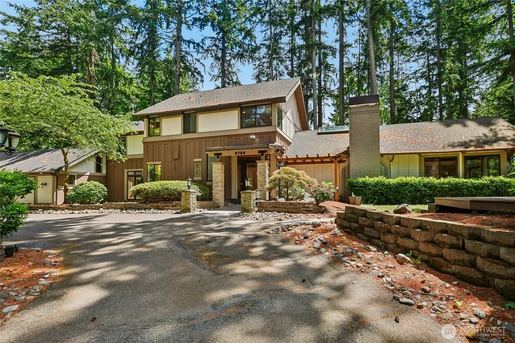 3720 131st Avenue NE Bellevue WA 98005