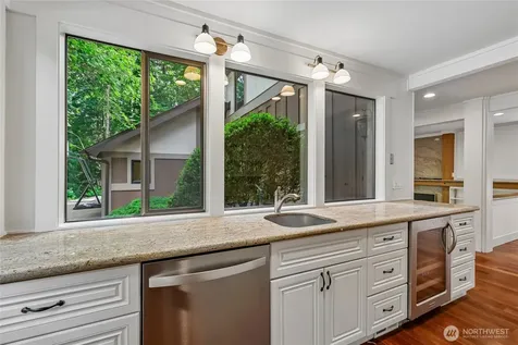 3720 131st Avenue NE Bellevue WA 98005
