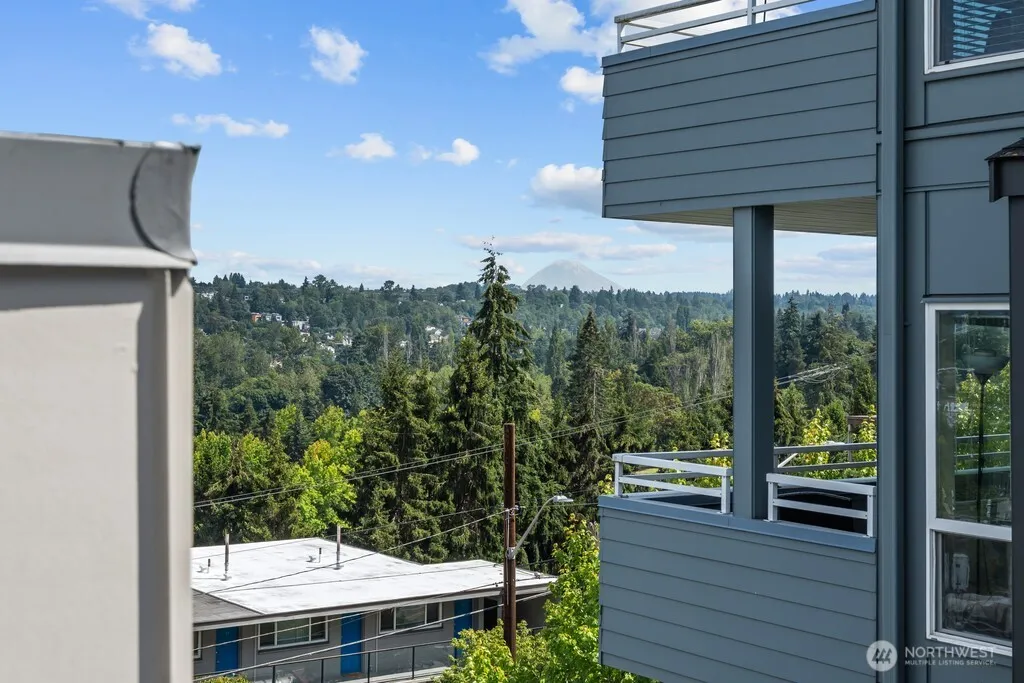 3104 SW Avalon Way Seattle WA 98126