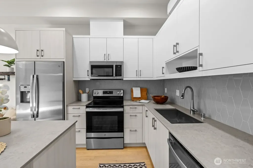 3104 SW Avalon Way Seattle WA 98126