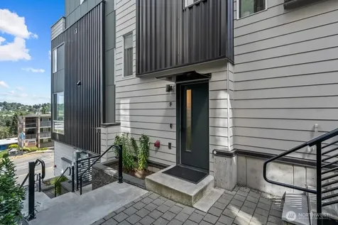 3104 SW Avalon Way Seattle WA 98126