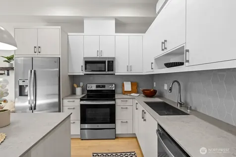 3104 SW Avalon Way Seattle WA 98126