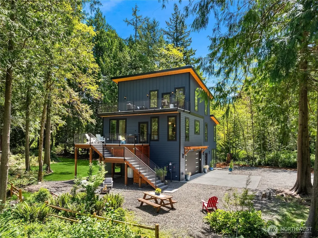 10399 NE Pine Way Bainbridge Island WA 98110