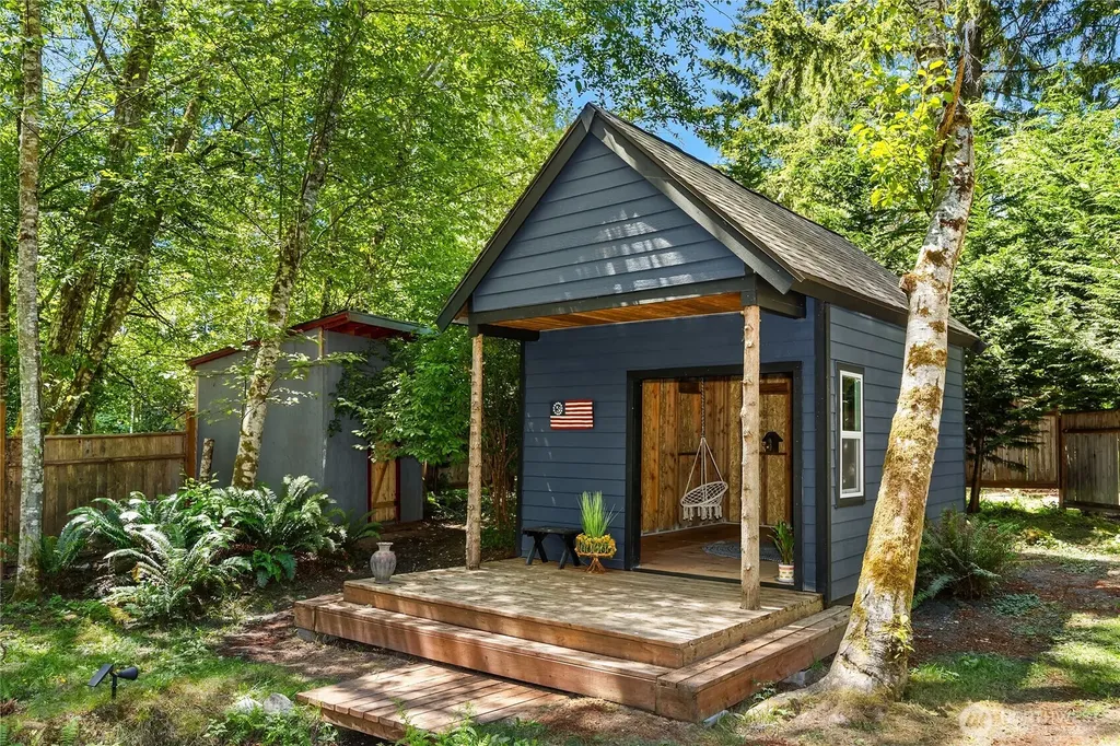 10399 NE Pine Way Bainbridge Island WA 98110