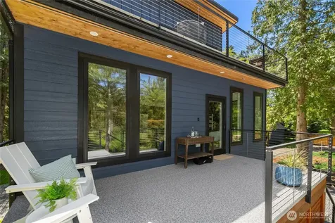 10399 NE Pine Way Bainbridge Island WA 98110